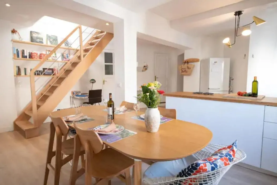 Magnifique Appartement De Charme Avec Vue Sur Le Palais Des Papes A Avignon Wifi Gratuit 0*,